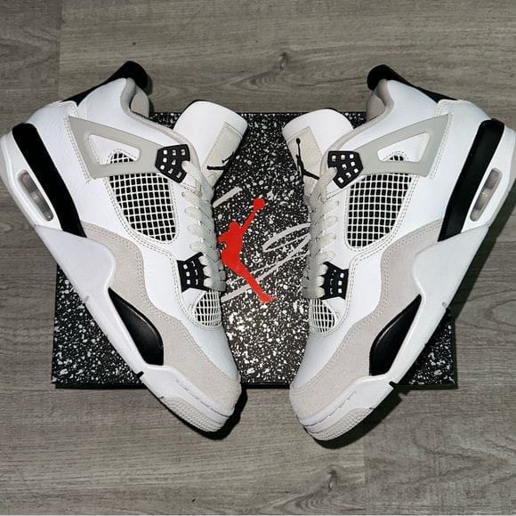 Air Jordan 4 Retro 'Military Black'