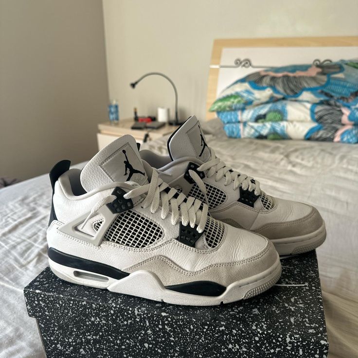 Air Jordan 4 Retro 'Military Black'