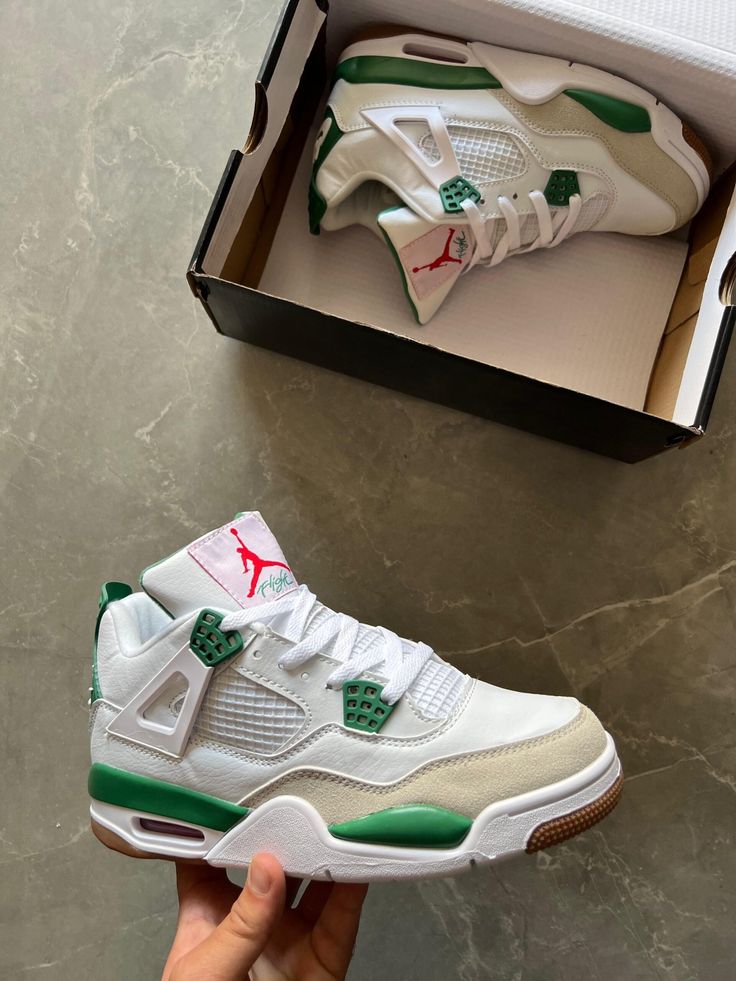 Air Jordan 4 Retro x Nike SB 'Pine Green