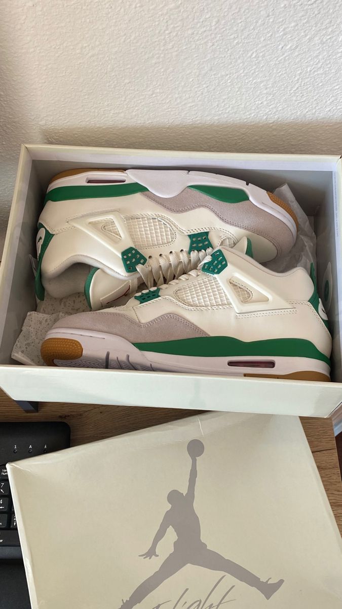 Air Jordan 4 Retro x Nike SB 'Pine Green