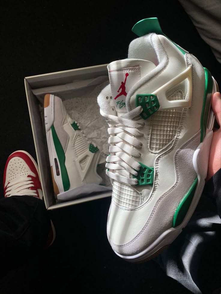 Air Jordan 4 Retro x Nike SB 'Pine Green