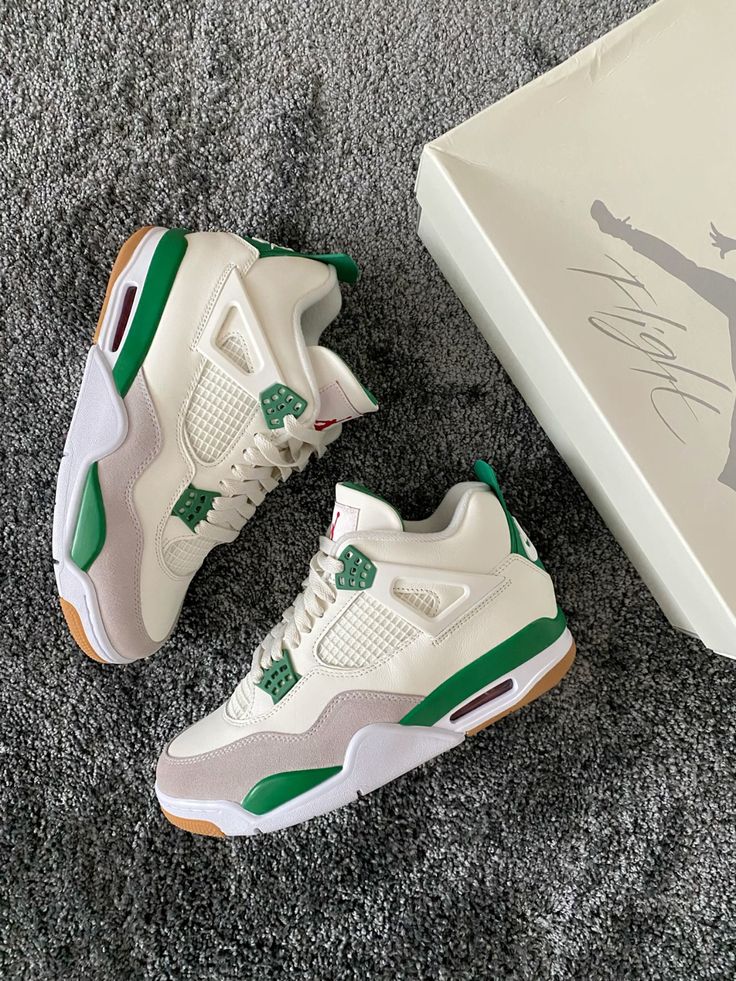Air Jordan 4 Retro x Nike SB 'Pine Green